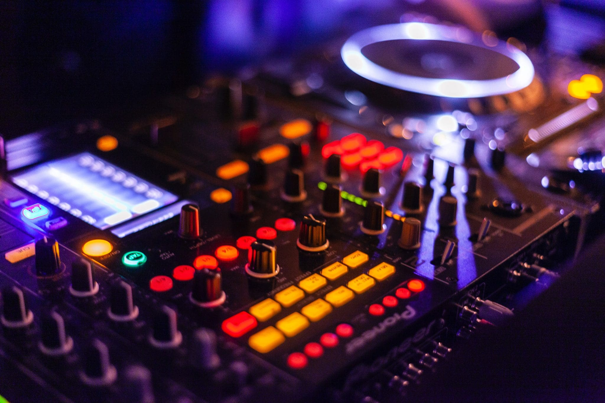 pexels-francesco-paggiaro-2111015 Dj hire prices Melbourne